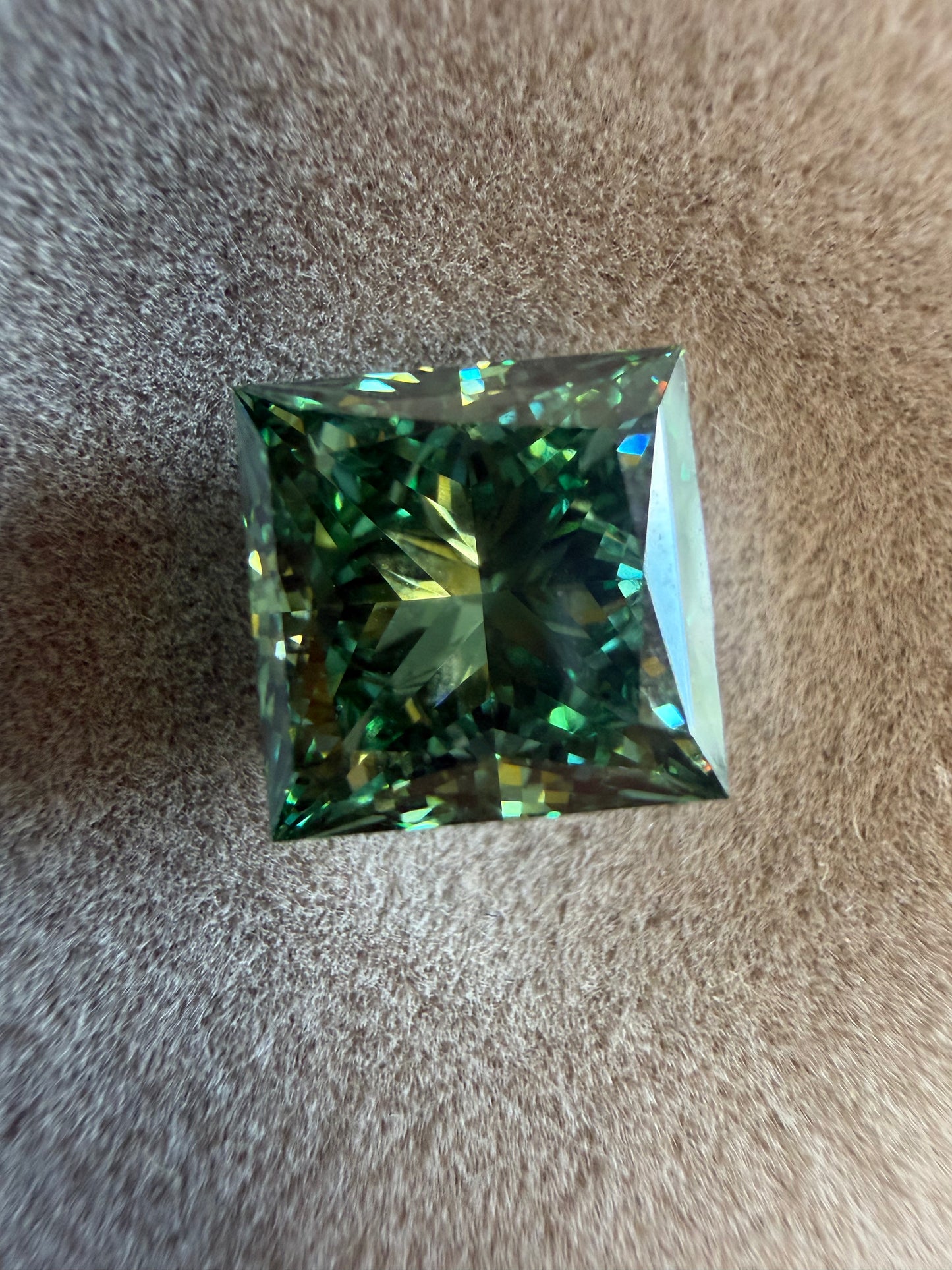3.09 ct Fancy Vivid Green Princess Cut Diamond