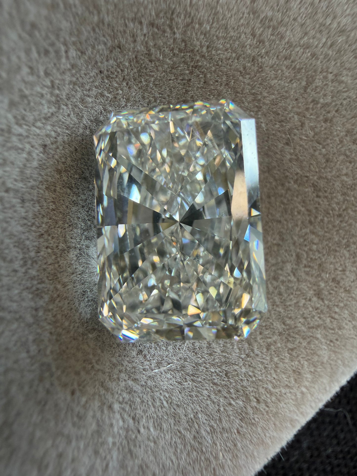 4 Ct Radiant Diamond F VVS 2