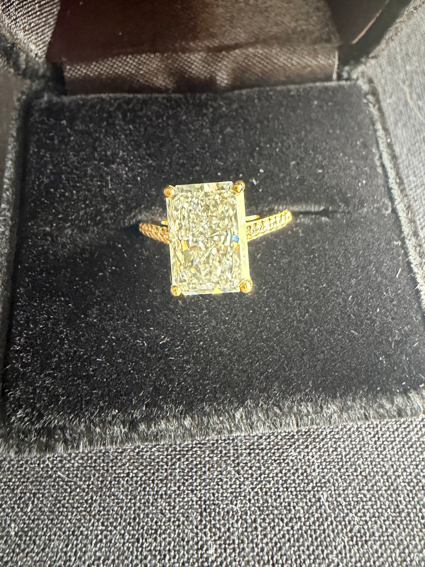 4.09 ct Radiant E VS 1 Engagement Ring 14k Yellow Gold