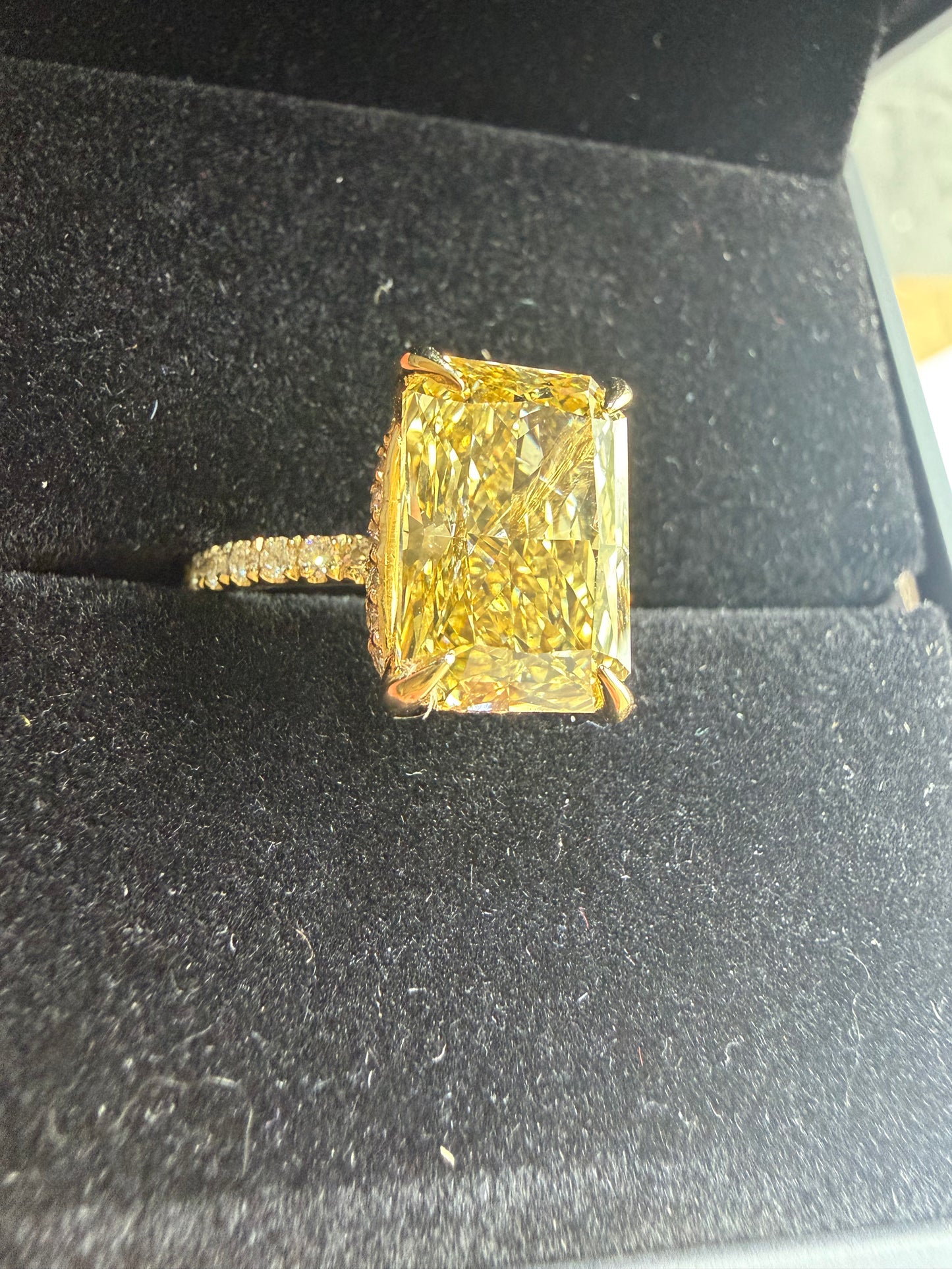 5.05 Ct Fancy Vivid Yellow Vs 2 Engagement Ring 14K Yellow Gold