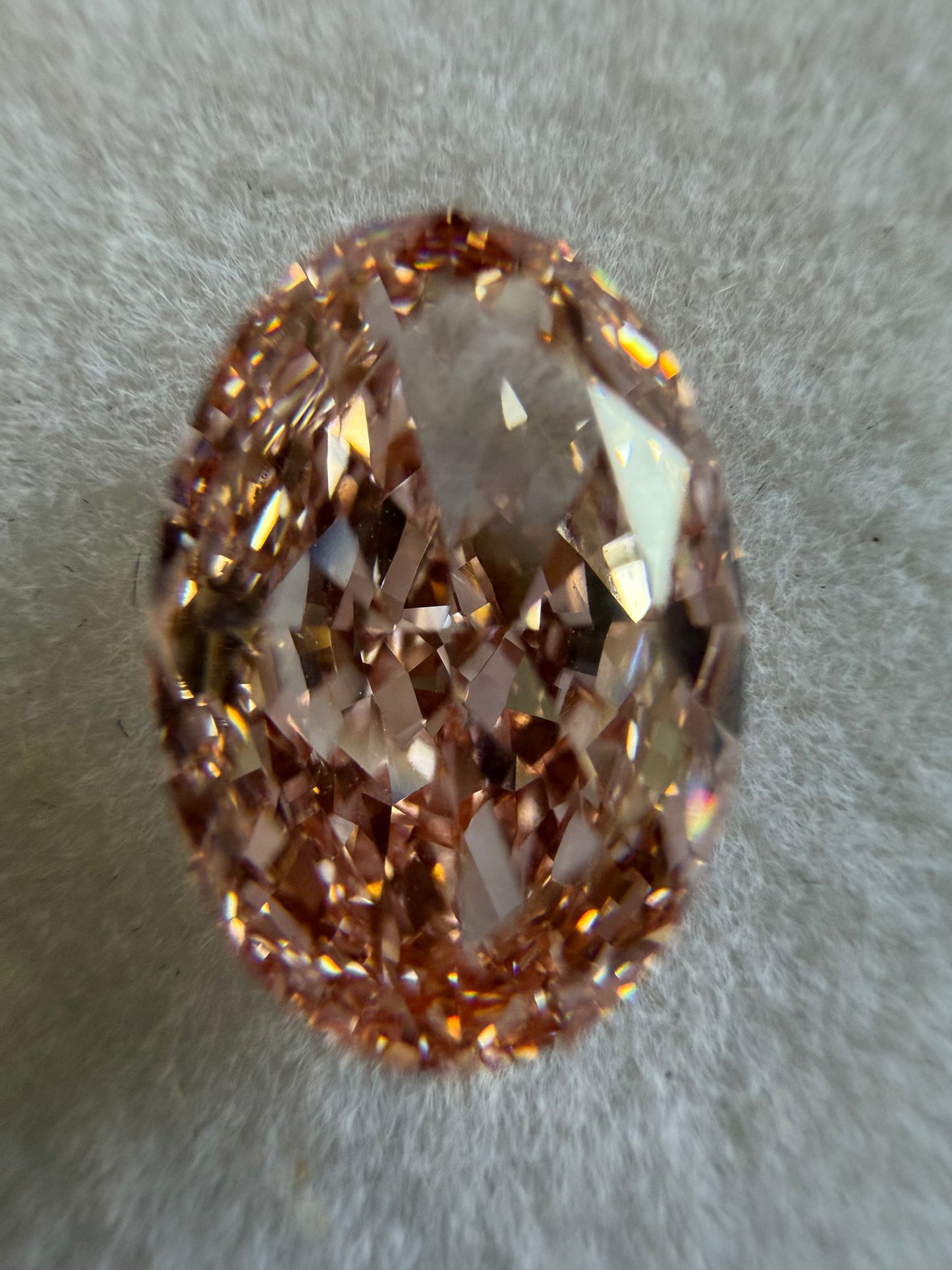 3.10 Fancy Vivid Pink VVS 2 Diamond, Oval Cut