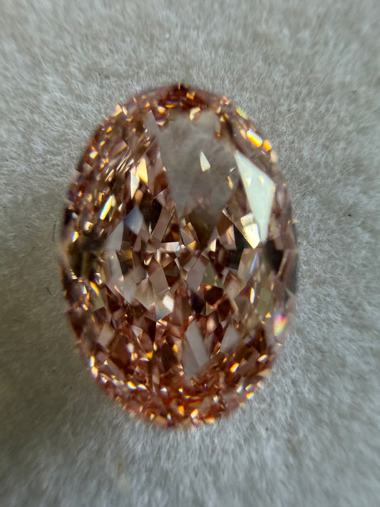 3.10 Fancy Vivid Pink VVS 2 Diamond, Oval Cut